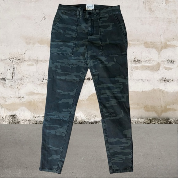 Sanctuary Fast Track Camo Skinny Chino Pants Size 25 - Picture 2 of 5